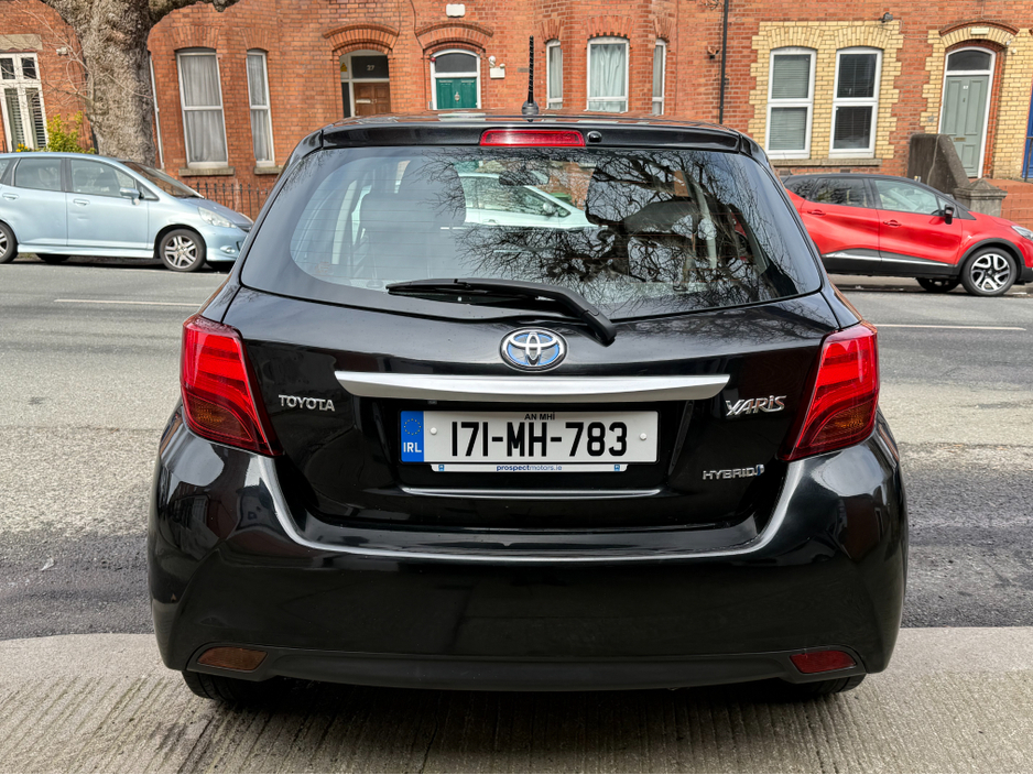 2017 Toyota Yaris - image 6