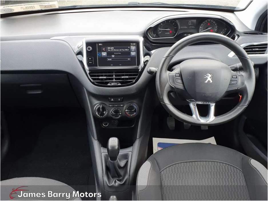 2016 Peugeot 208 - image 2