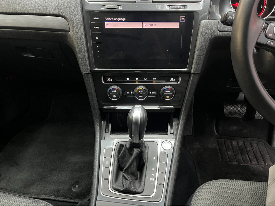 2018 Volkswagen Golf €17950! 2018 VOLKSWAGEN GOLF TSI CONFORT LINE 1.2 AUTOMATIC / CRUISE CONTROL / REVERSE CAMERA / PADDLE SHIFTERS / APPLE CARPLAY  AND MORE €17,950