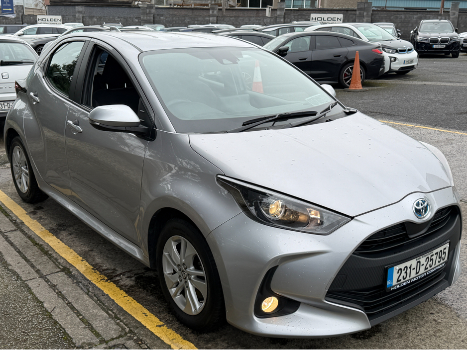 2023 Toyota Yaris - image 6