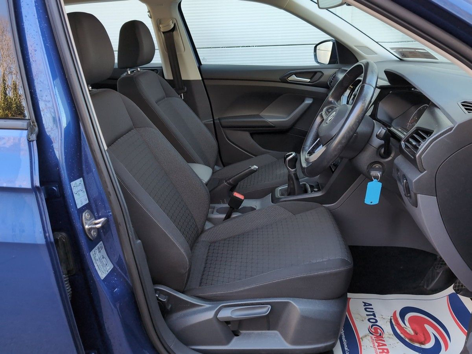 2020 Volkswagen T-Cross - image 12