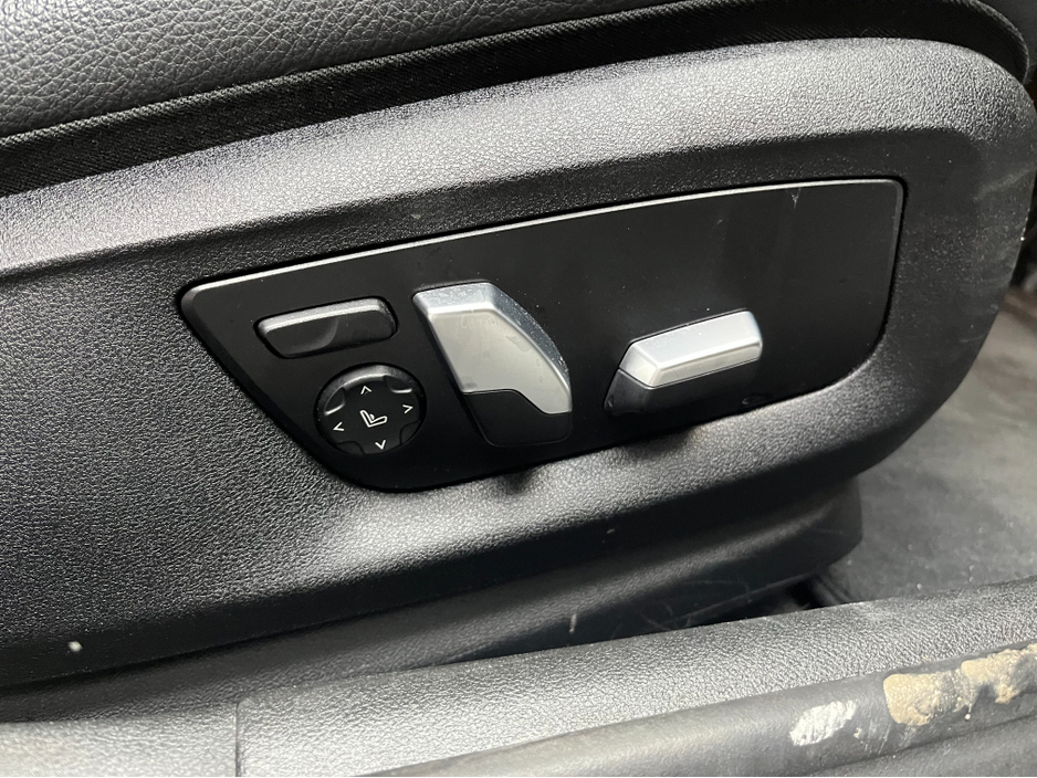 2018 BMW 5 Series - image 11