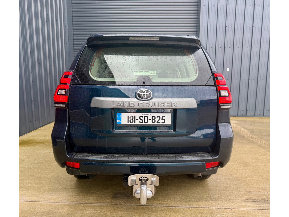 2018 Toyota Landcruiser - image 9