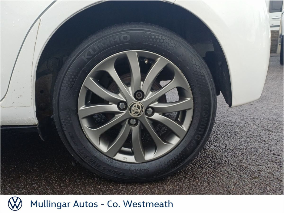 2017 Toyota Yaris - image 22