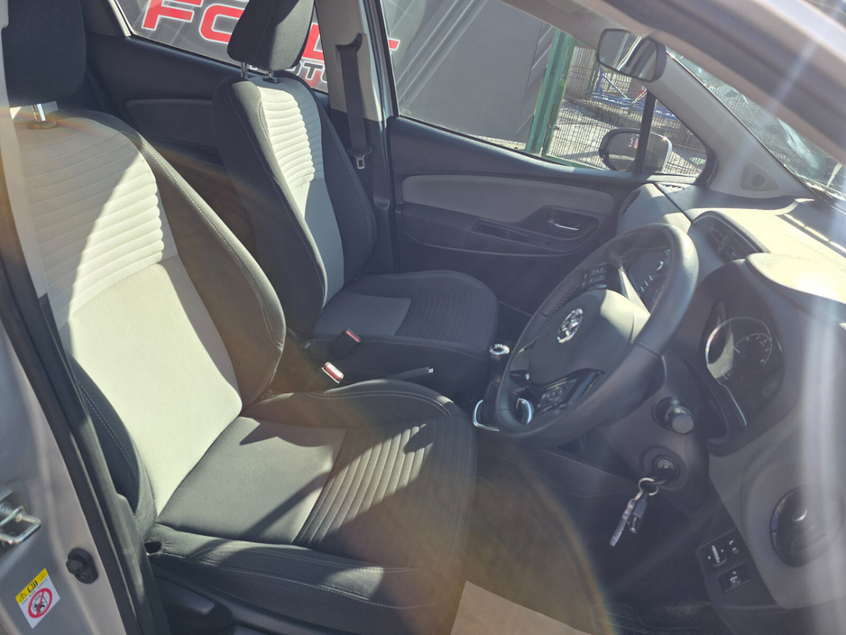 2019 Toyota Yaris - image 8