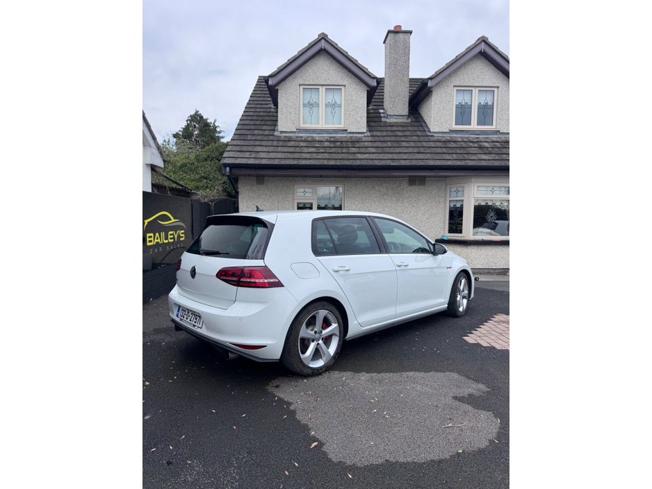 2013 Volkswagen Golf - image 5