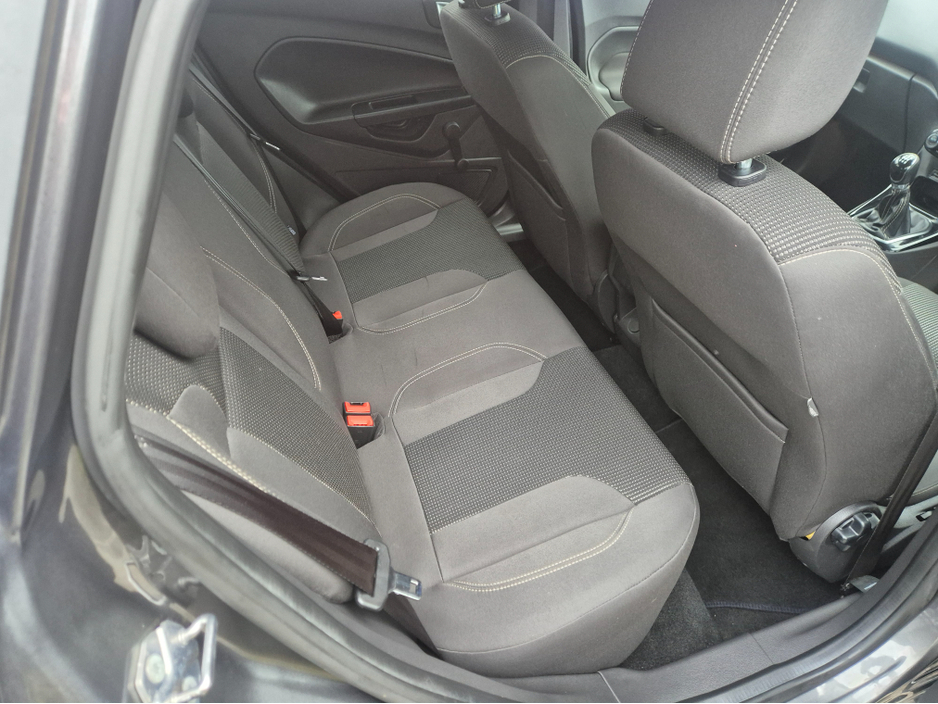 2016 Ford Fiesta - image 8