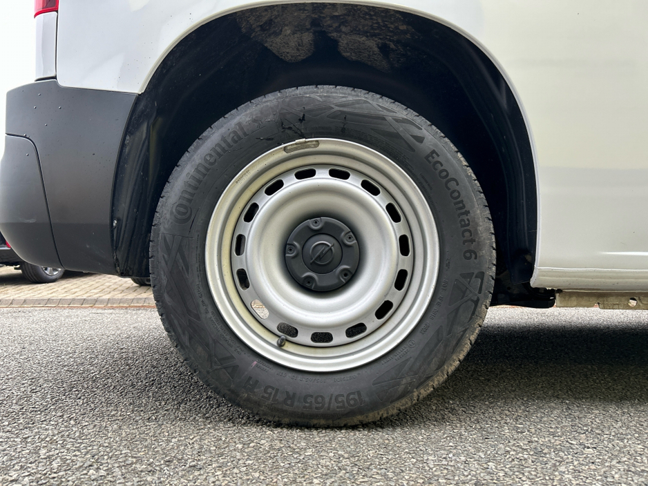 2024 Opel Combo KOMF L1H1-1.5 100PS D 3DR €17,950