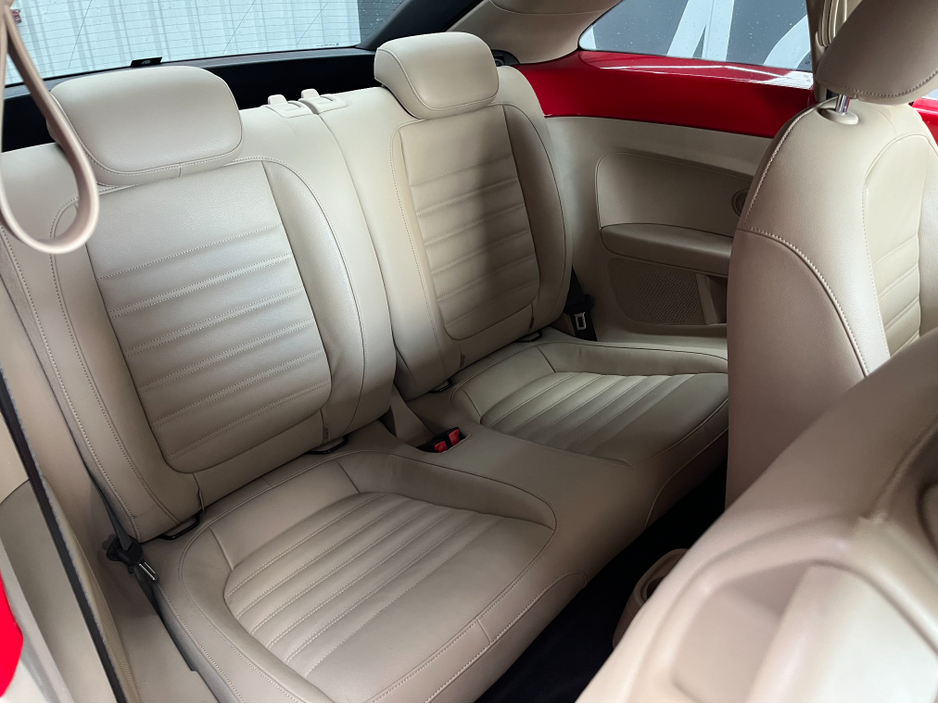 2018 Volkswagen Beetle - image 11