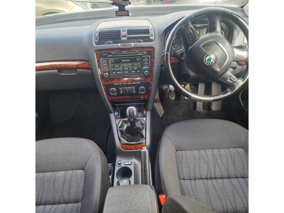 2011 Skoda Octavia - image 11