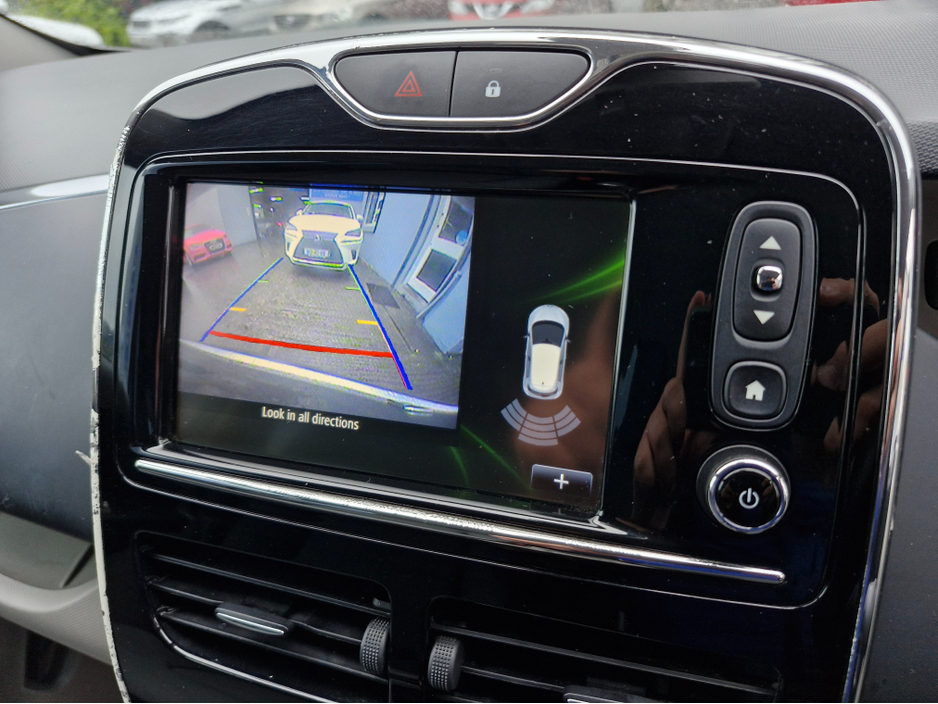 2015 Renault Zoe DYNAMIQUE INTENSE AUTOMATIC FULLY ELECTRIC NCT 02/27 *80KM RANGE* 2 KEYS/ SAT NAV/ TOUCH SCREEN MEDIA/ BLUETOOTH/ USB/ REVERSE CAMERA/ MULTI FUNCTION STEERING WHEEL/ HISTORY CHECKED €3,900