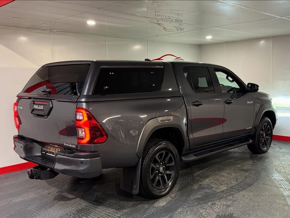2022 Toyota Hilux - image 10