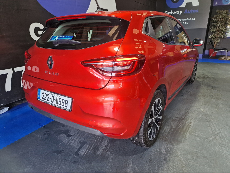2022 Renault Clio - image 9