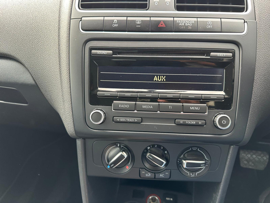 2014 Volkswagen Polo - image 16