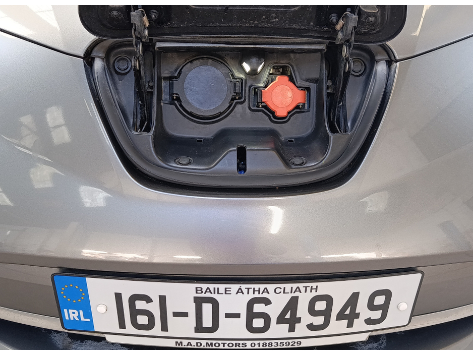 2016 Nissan Leaf - image 20