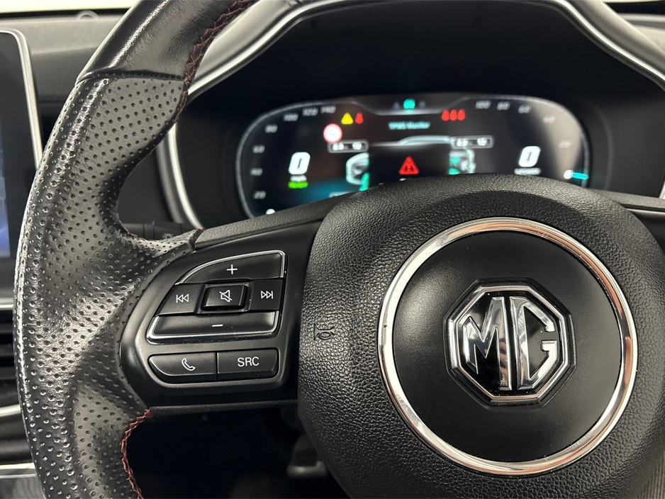 2021 MG HS EXCLUSIVE PHEV AUTO**PANORAMIC ROOF**DIGITAL DASH**TOUCH SCREEN APPLE CAR PLAY**MULTIFUNCTIONAL STEERING WHEEL**HEATED LEATHER SEATS**ELECTRIC SEATS**ELECTRIC FOLDING MIRRORS**ELECTRIC TAILGATE** €24,995