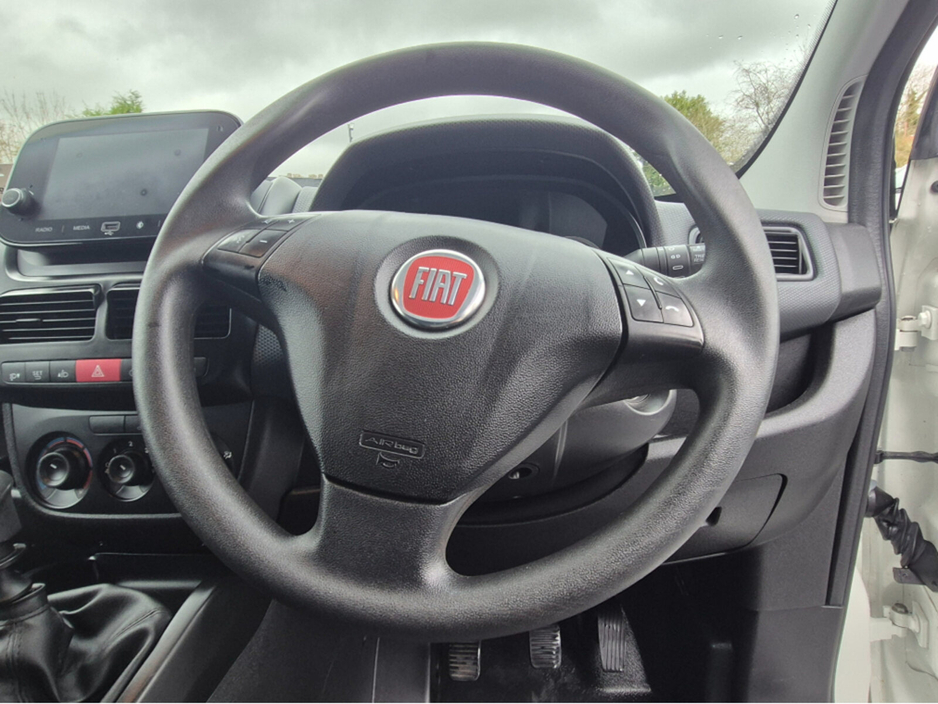 2022 Fiat Doblo - image 6