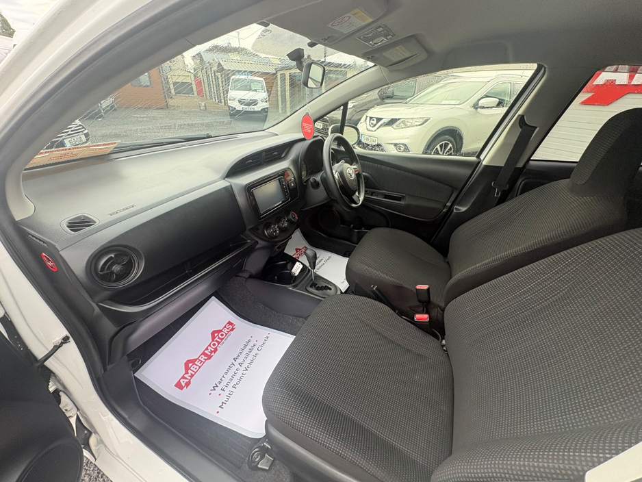 2017 Toyota Yaris - image 24