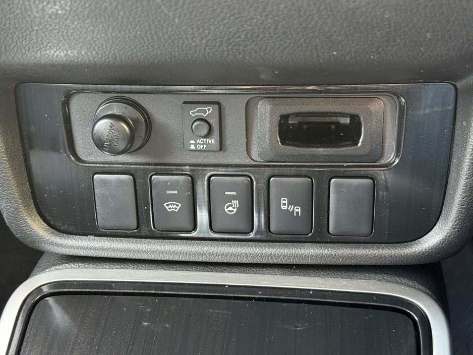 2018 Mitsubishi Outlander - image 20