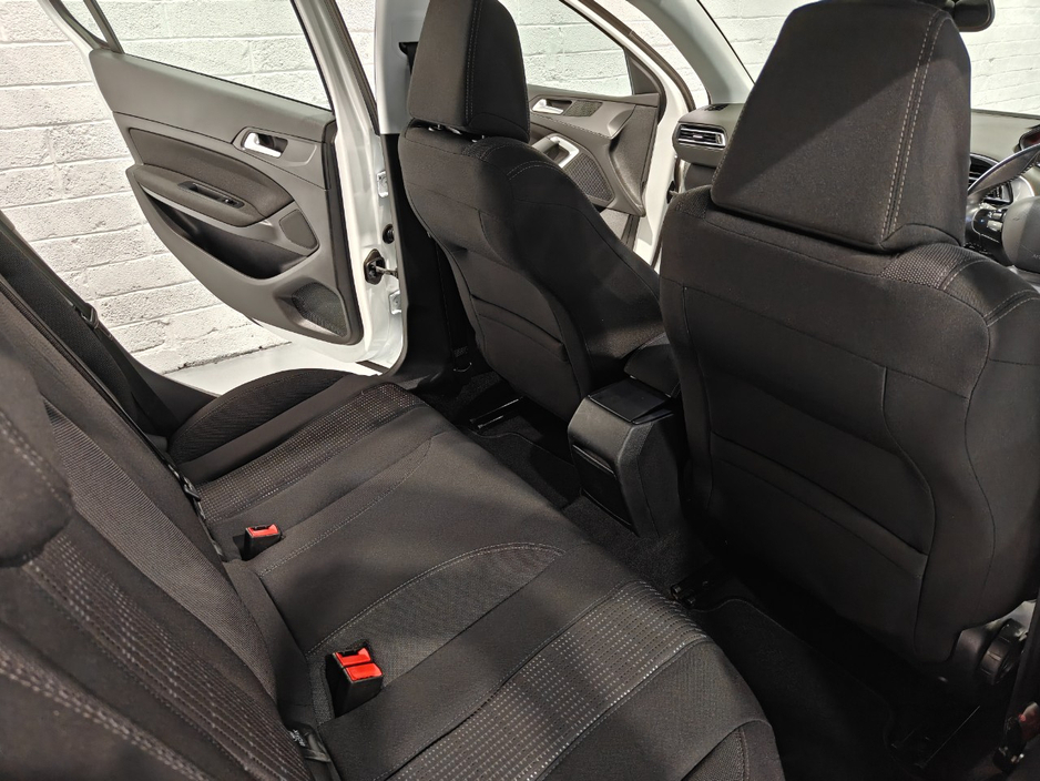 2016 Peugeot 308 - image 11
