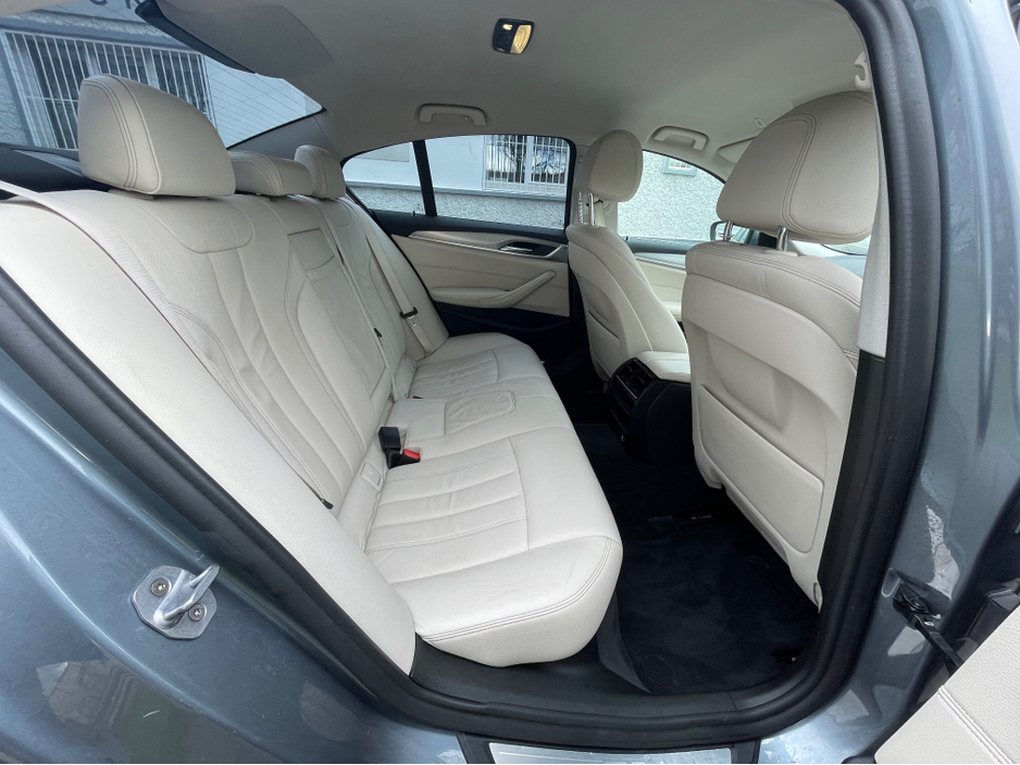2018 BMW 5 Series - image 13