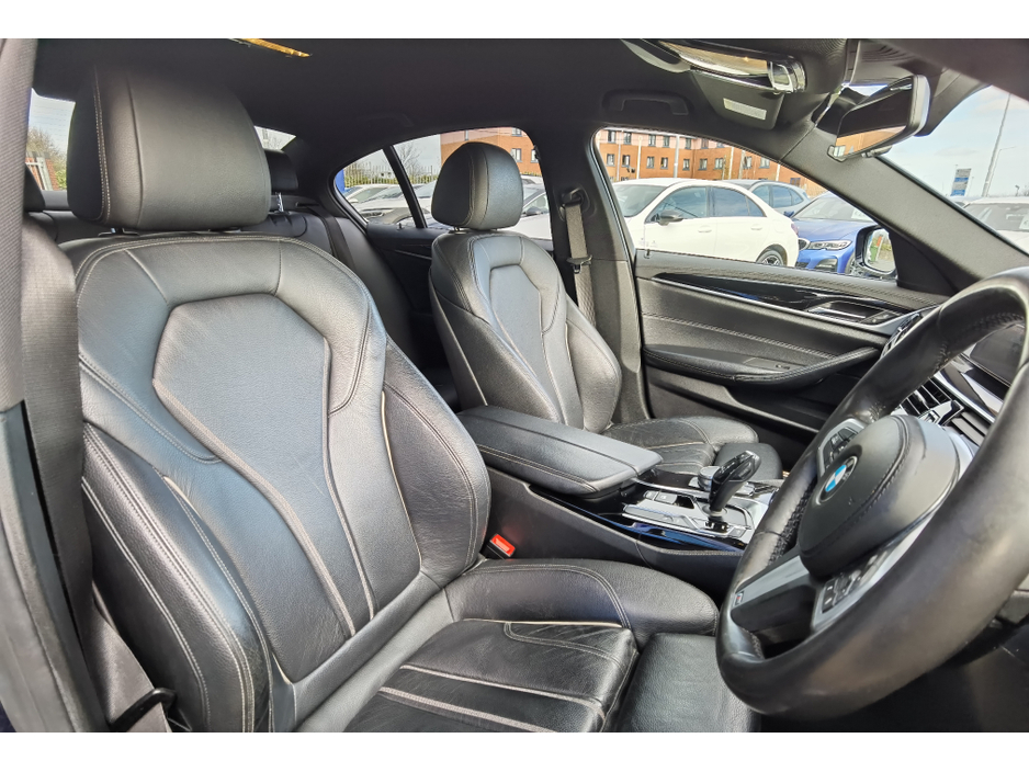 2017 BMW 5 Series - image 9