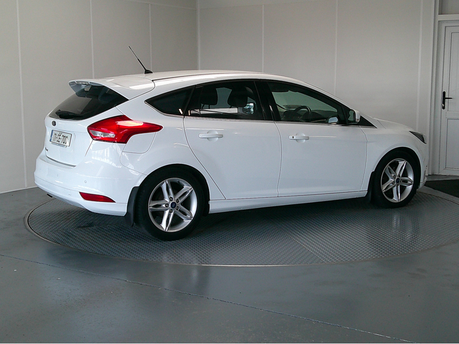 2017 Ford Focus - image 7