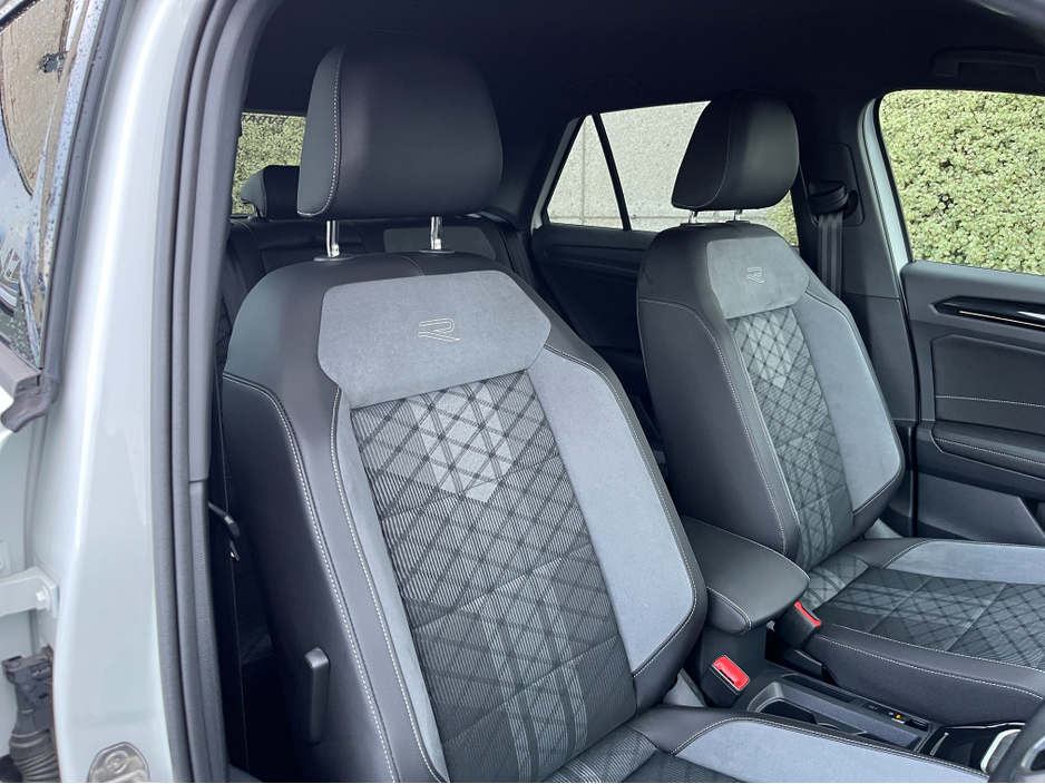 2023 Volkswagen T-Roc R-LINE AUTOMATIC 2.0 DIESEL //HALF LEATHER HEATED SEATS//REVERSE CAMERA//ADAPTIVE CRUISE CONTROL//KEYLESS ENTRY// €31,950