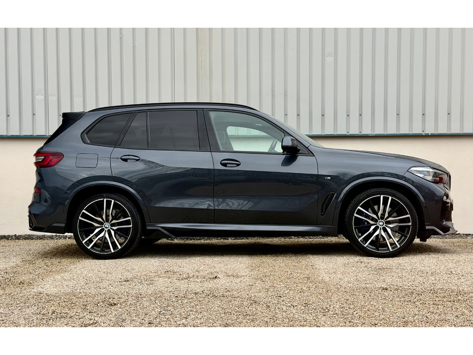 2020 BMW X5 - image 3