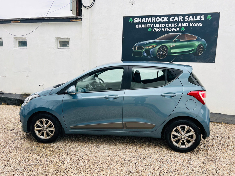 2017 Hyundai i10 - image 2