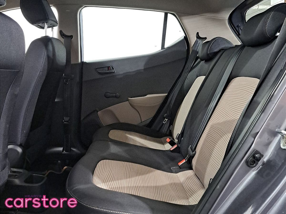 2017 Hyundai i10 - image 10