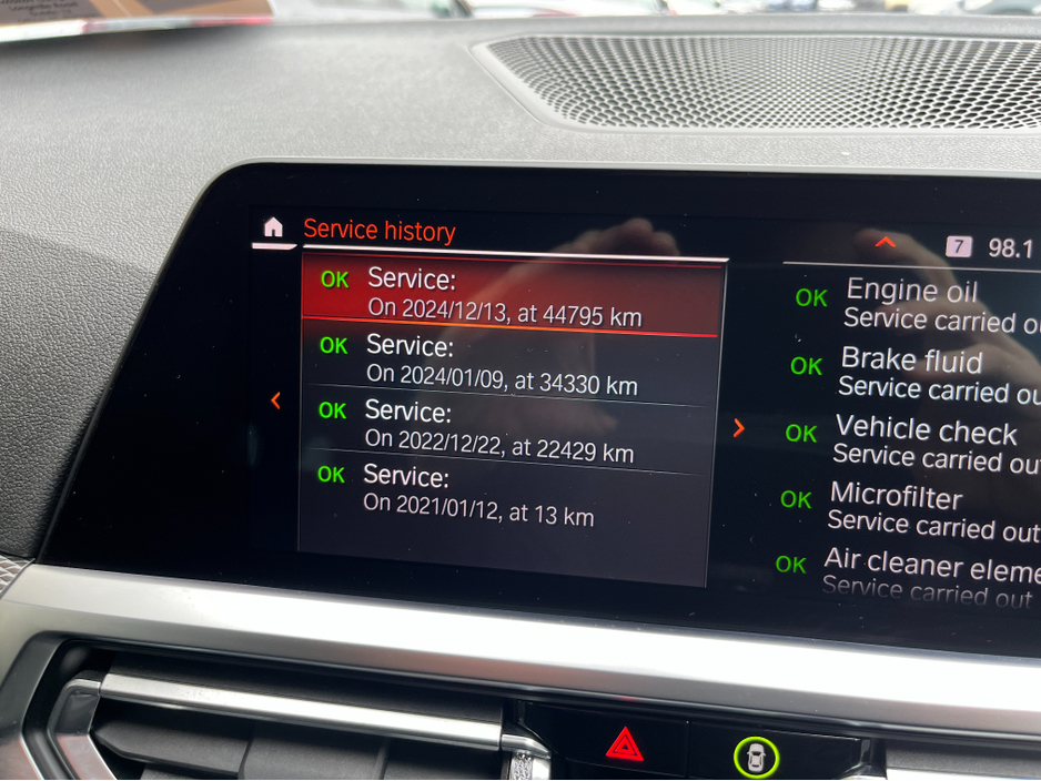 2021 BMW 3 Series - image 25