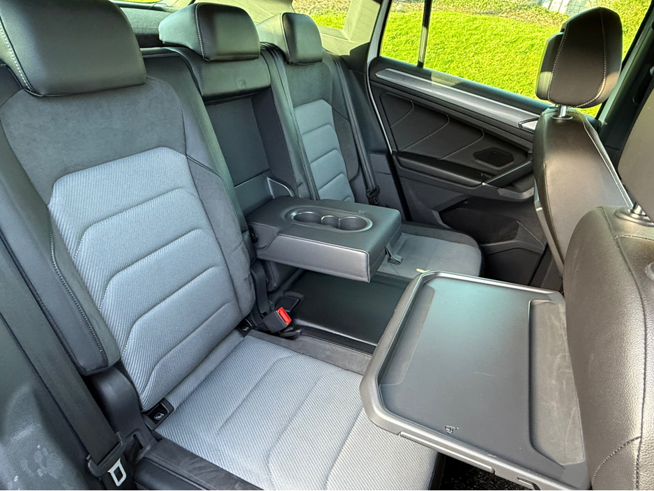 2018 Volkswagen Tiguan - image 15