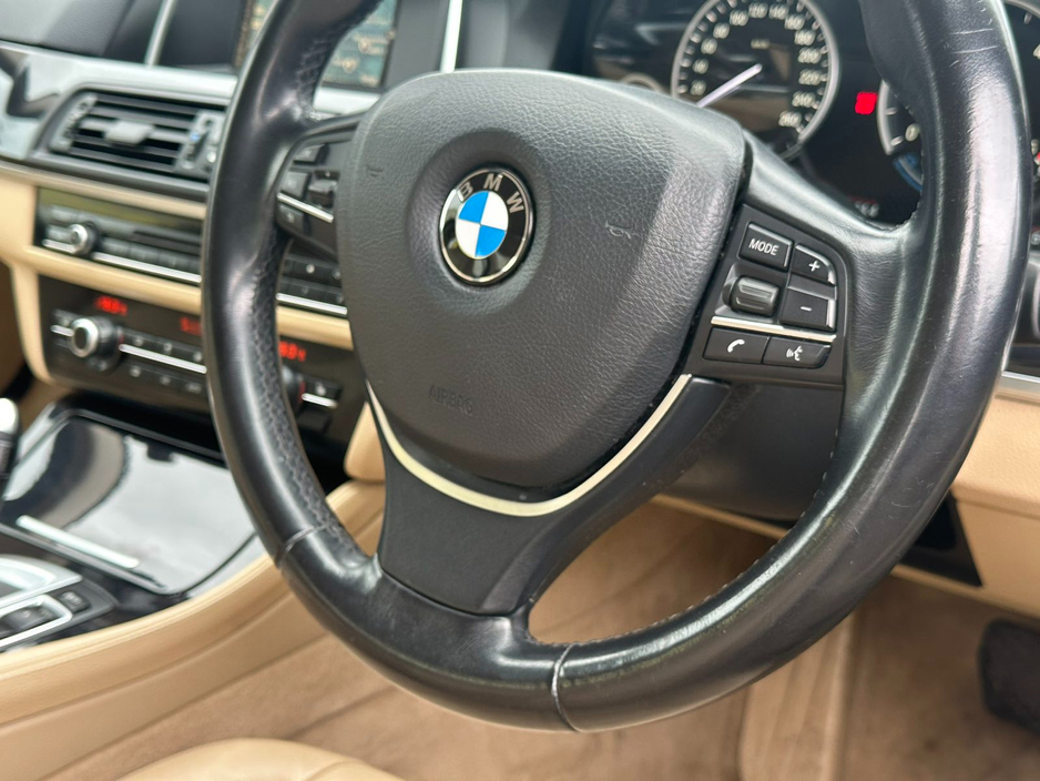 2016 BMW 5 Series - image 18