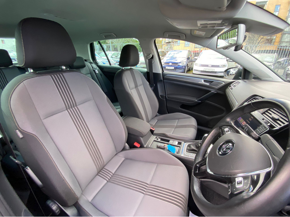 2016 Volkswagen Golf - image 21