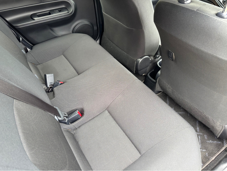 2018 Toyota Aqua - image 8