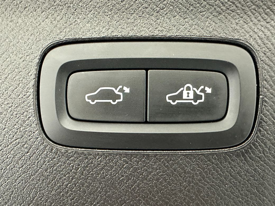 2023 Volvo XC90 T8 AWD Dark Theme €67,800