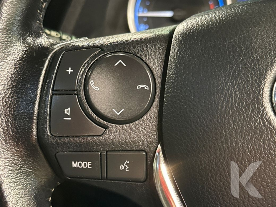 2017 Toyota Corolla - image 20