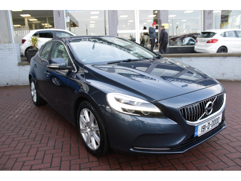 2019 Volvo V40 2.0D4 INSCRIPTION 5DR HATCHBACK AUTO HUGE SPEC  // 1 OWNER CAR // AS NEW CONDITION THROUGHOUT // BUY WITH CONFIDENCE AA AND SIMI APPROVED DEALER 2026 // FINANCE ARRANGED // €19,950