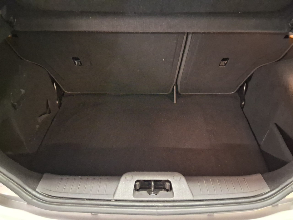 2015 Ford Fiesta - image 9