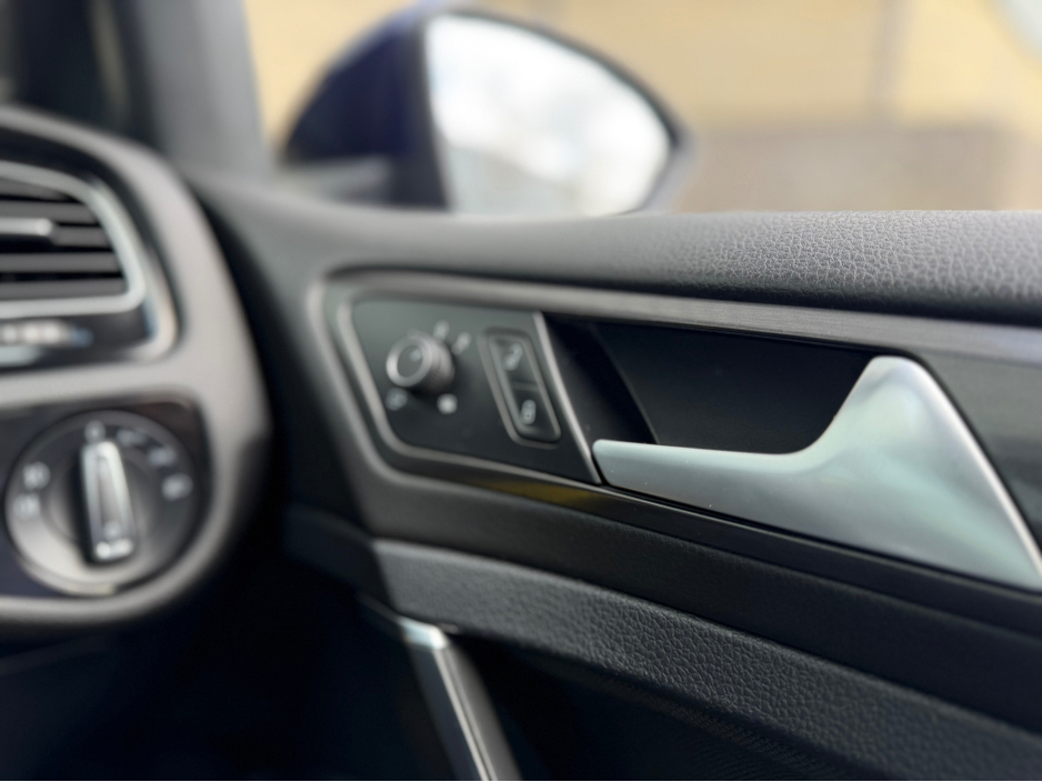 2017 Volkswagen Golf - image 18