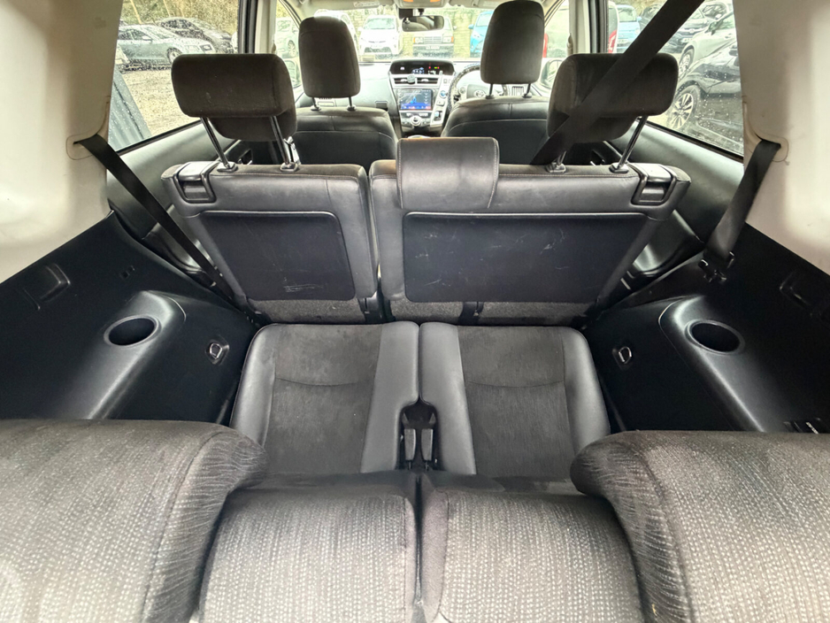 2016 Toyota Prius - image 8