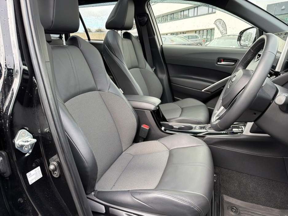 2024 Toyota Corolla Cross TOP SPEC SOL 1.8 HYBRID SOL PLUS EXTRAS // POWER TAILGATE // PAN ROOF // REAR CAMERA // APPLE CARPLAY/ANDROID AUTO // AIR CON // FULL WARRANTY €38,945