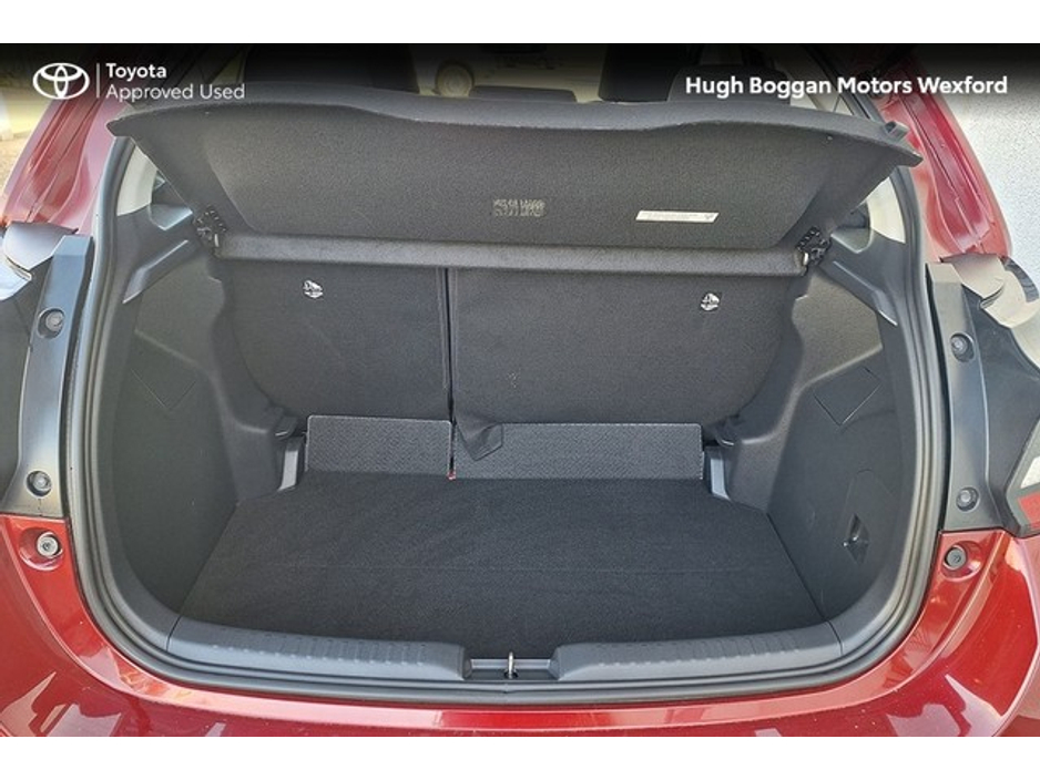 2021 Toyota Yaris - image 10