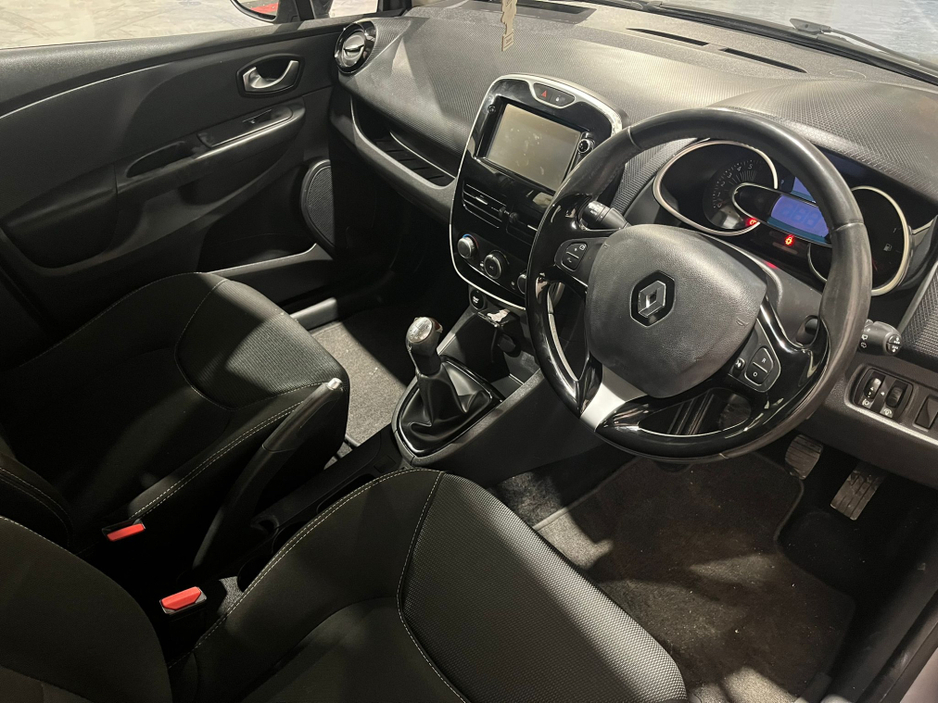 2016 Renault Clio - image 9