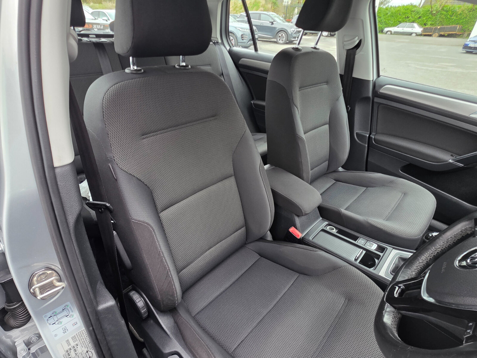 2015 Volkswagen Golf - image 5