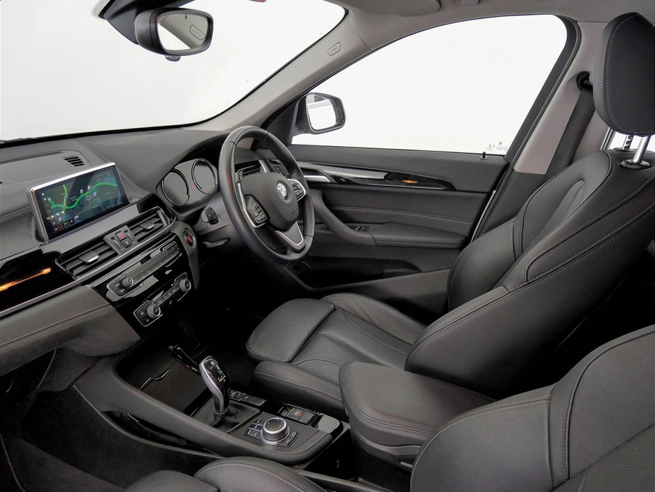 2022 BMW X1 sDrive18i Sport €32,900