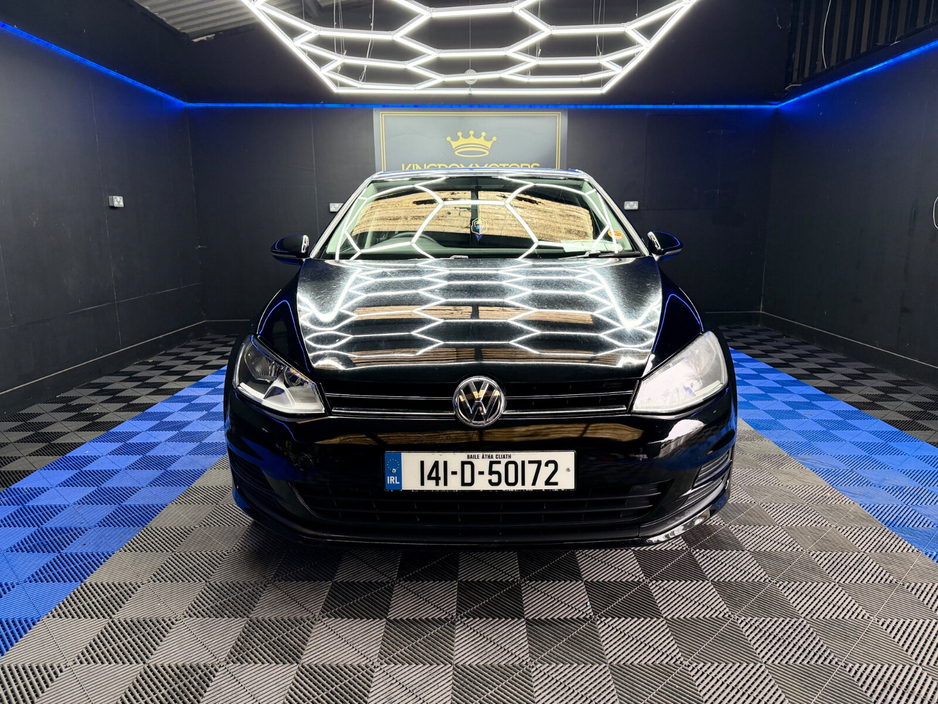 2014 Volkswagen Golf - image 4