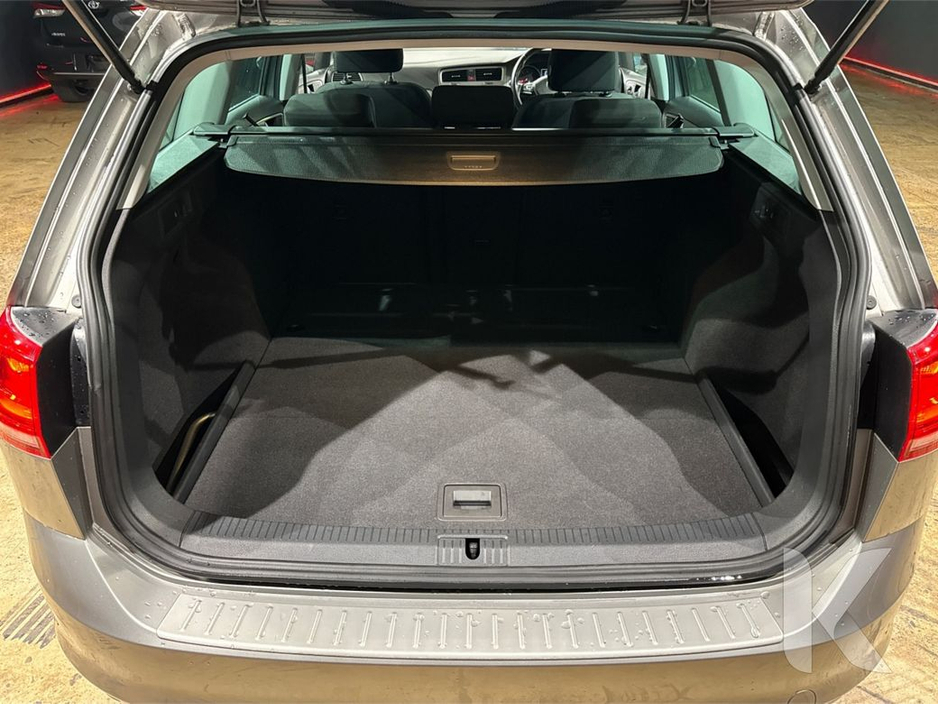 2017 Volkswagen Golf 1.2 TSI COMFORT LINE ESTATE - FACTORY ALLOYS - PADDLE SHIFT - CRUISE CONTROL - REAR CAMERA €14,450