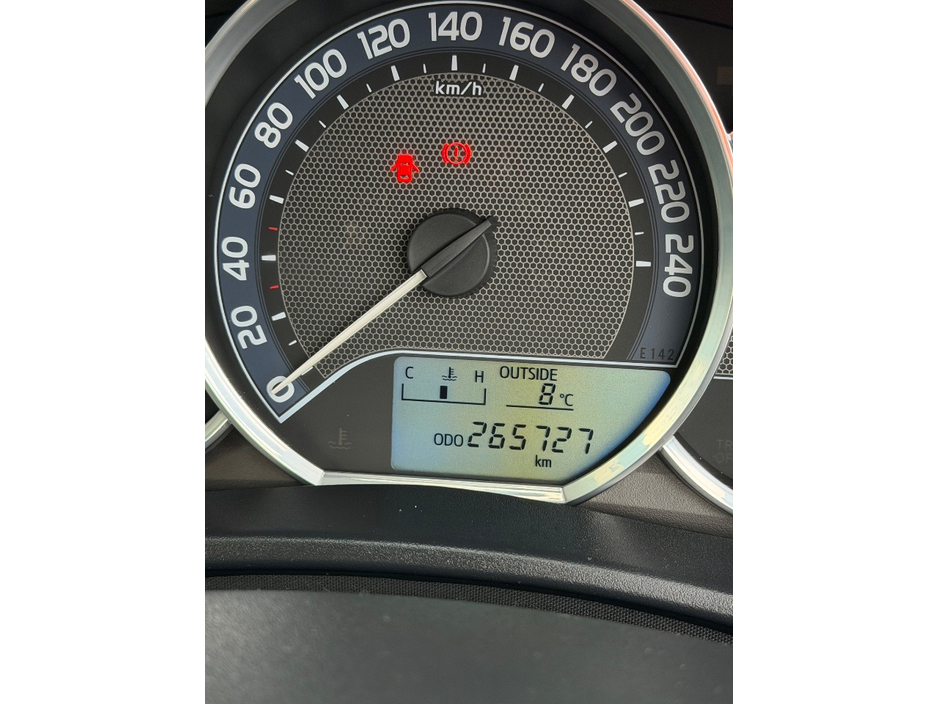 2015 Toyota Auris - image 11